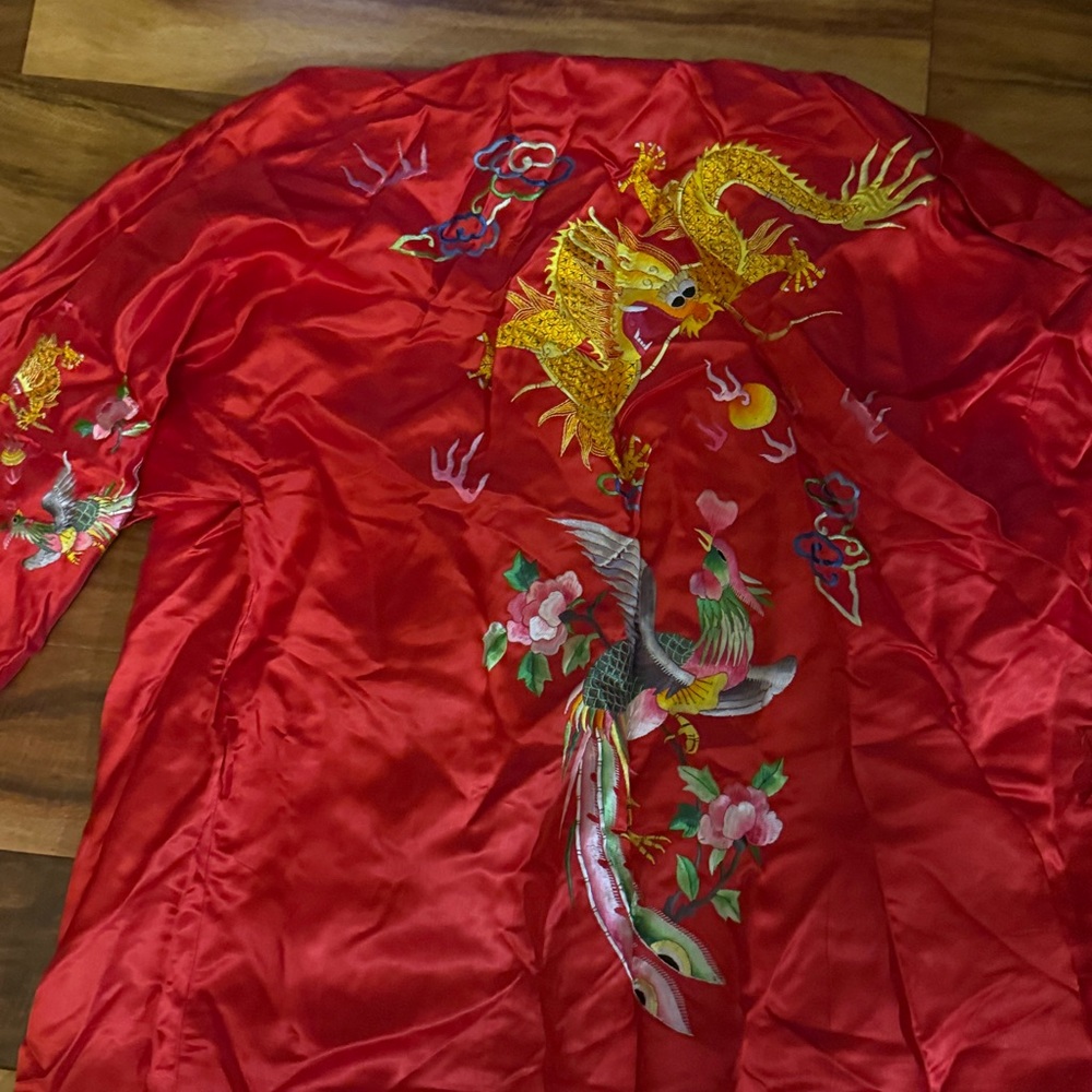 Brand New Red Dragon Embroidered Kimono Robe 100% silk - Picture 3 of 6